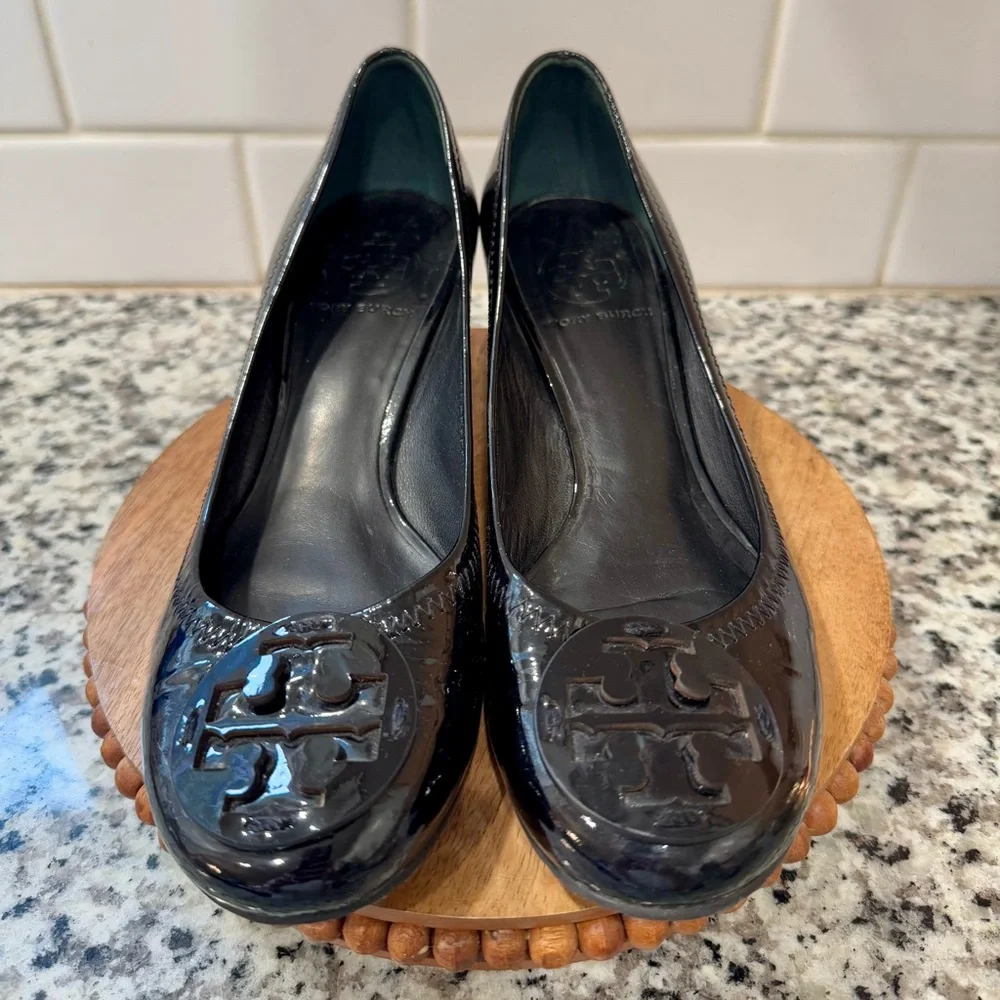 Tory Burch Amy Classic Black Patent Leather Block Heels with Gold‎ Accent Size 7